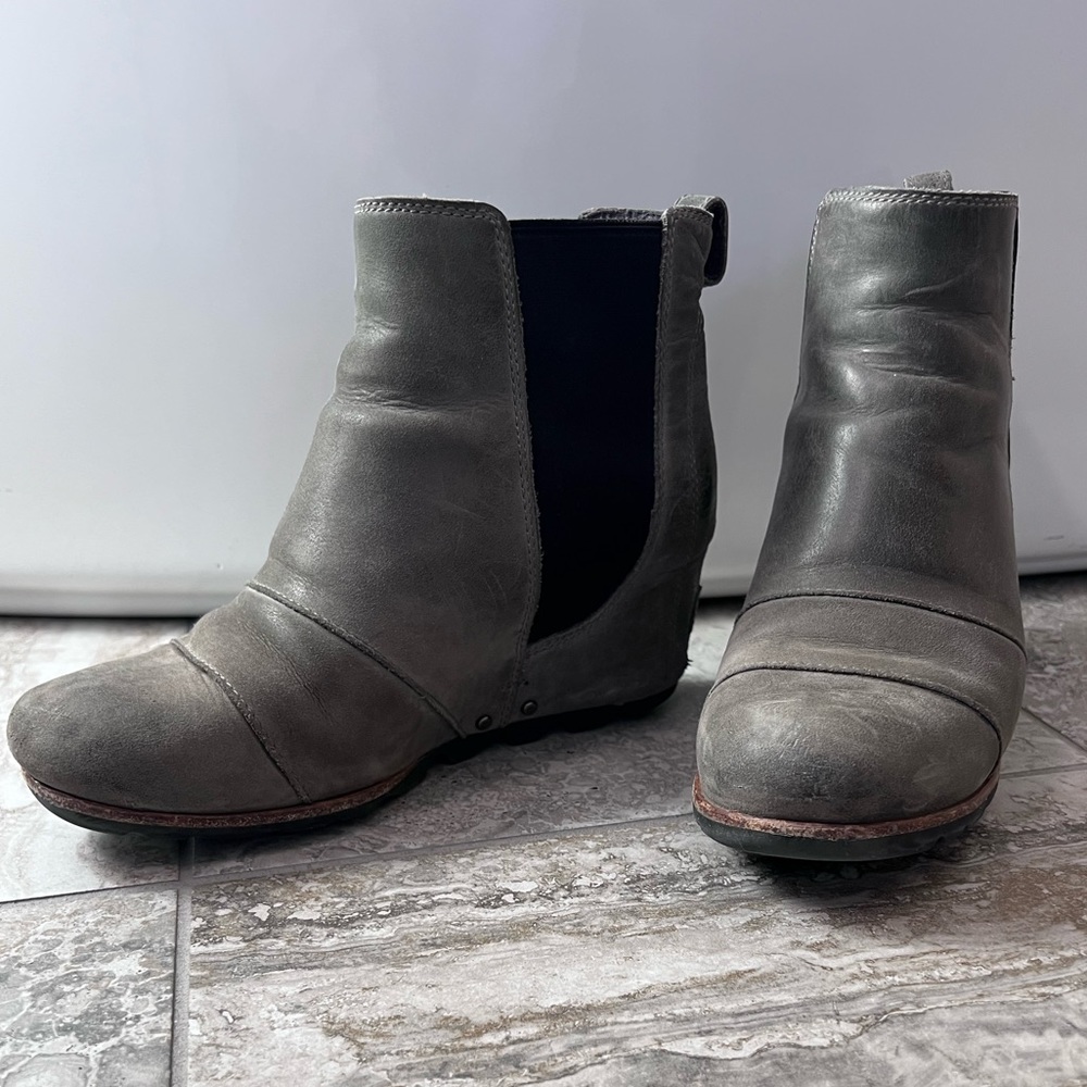 SOREL Joan of Arctic 7.5 wedge heel boot